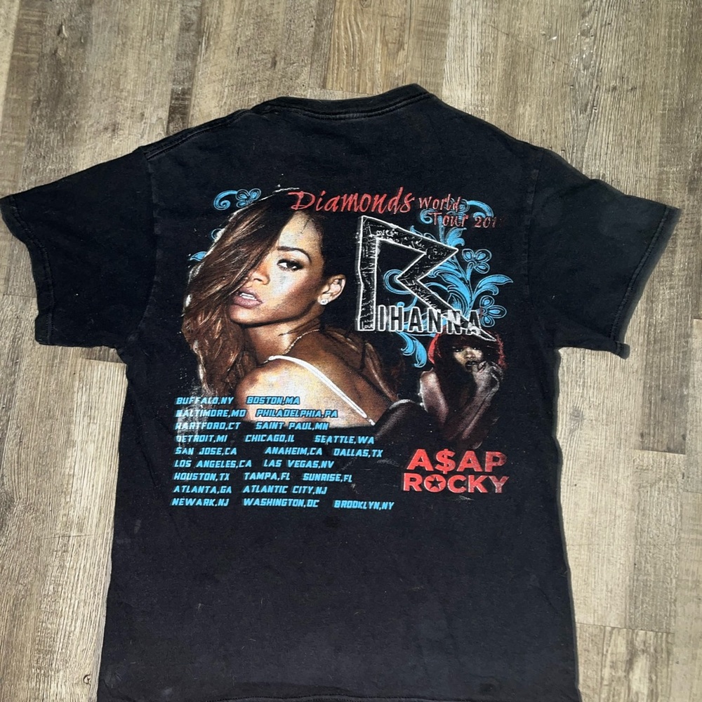 Diamonds world tour 2013 Rihanna - Picture 2 of 2